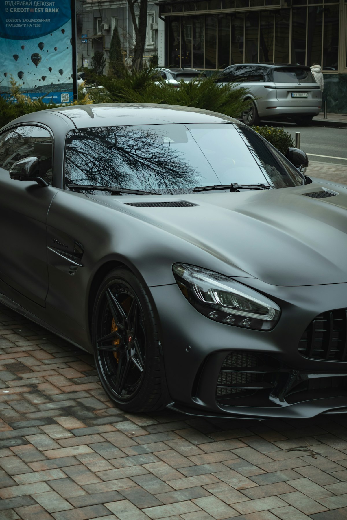 Finished vehicle with colored PPF